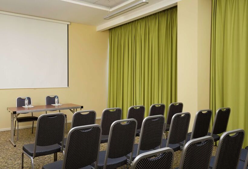 בית מלון כפרי Hilton Garden Inn Moscow New Riga