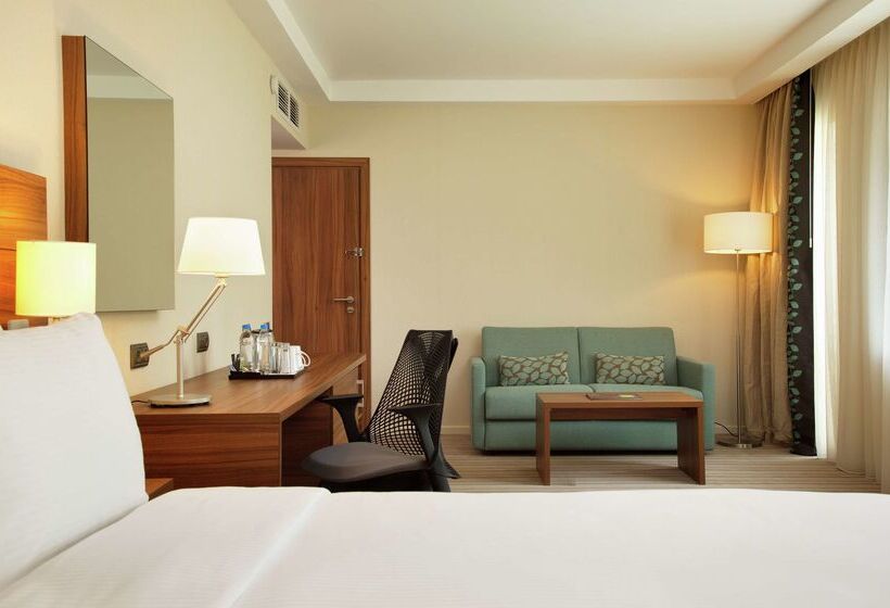 בית מלון כפרי Hilton Garden Inn Moscow New Riga