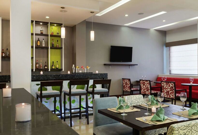 هتل Hilton Garden Inn Queretaro