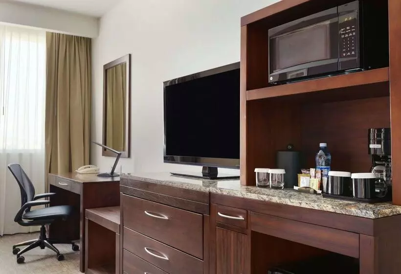 هتل Hilton Garden Inn Queretaro