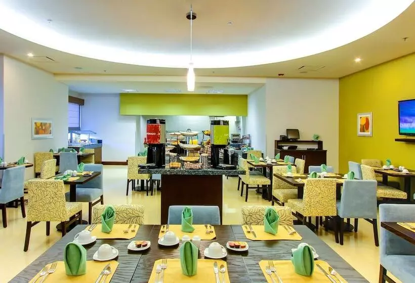 هتل Hilton Garden Inn Queretaro