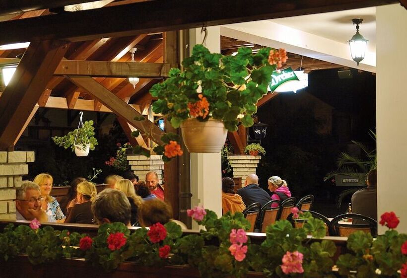 בית מלון כפרי Korona Pension And Restaurant