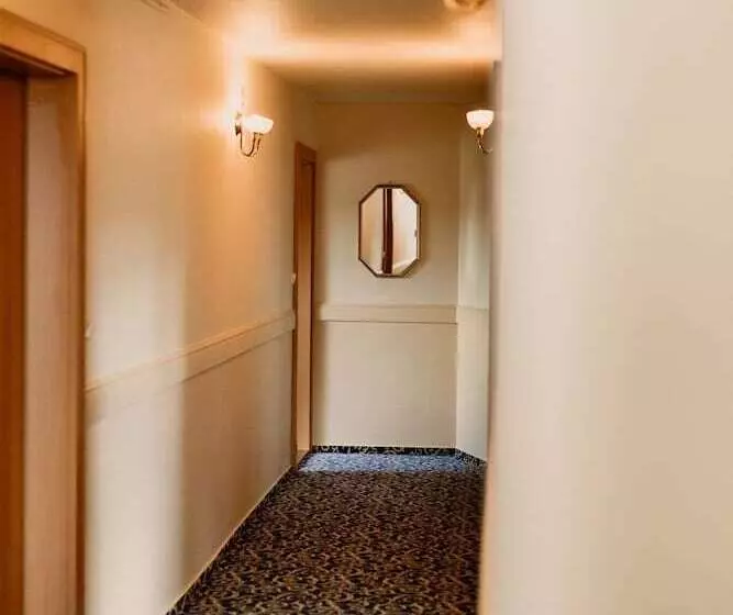 호텔 Korona Pension And Restaurant