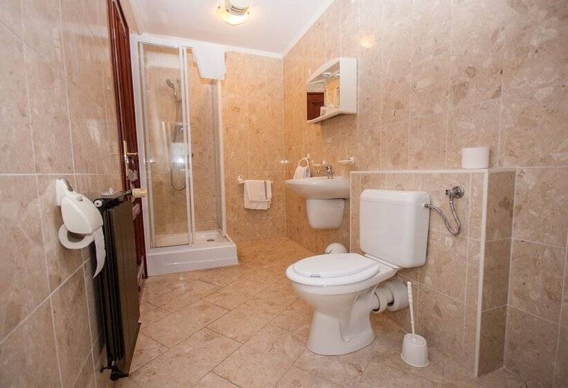 בית מלון כפרי Korona Pension And Restaurant