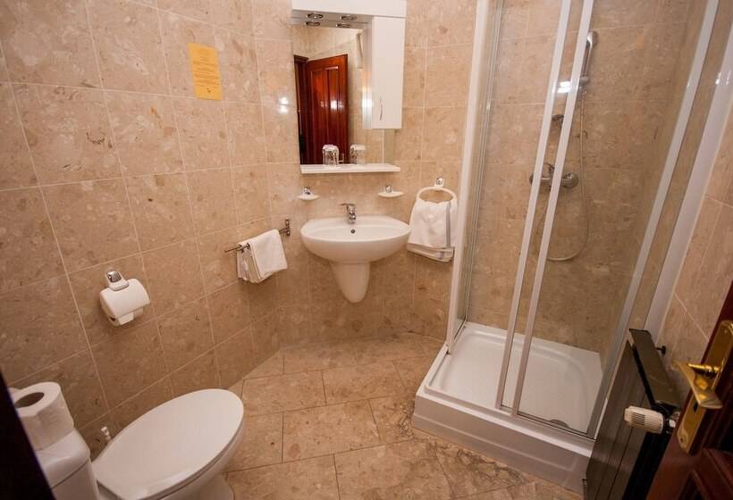 בית מלון כפרי Korona Pension And Restaurant