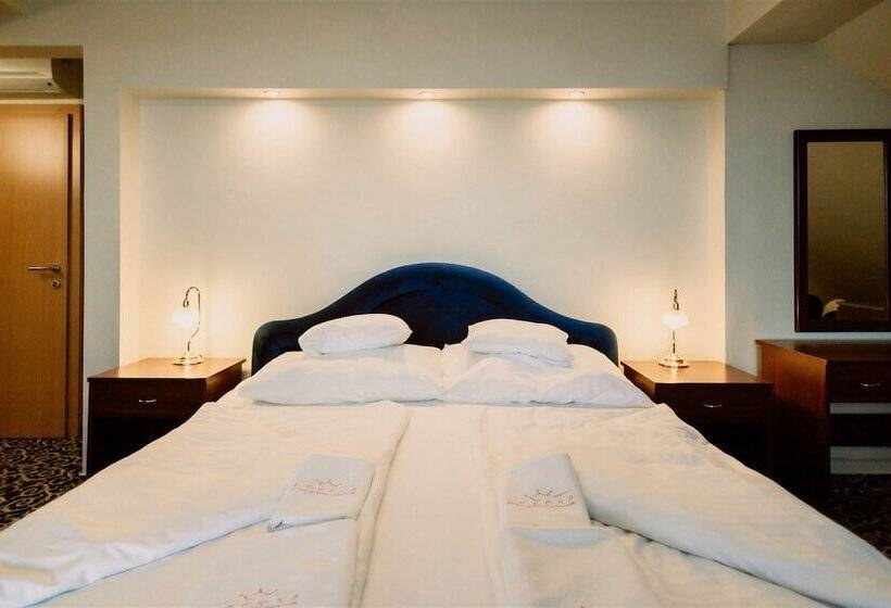 בית מלון כפרי Korona Pension And Restaurant