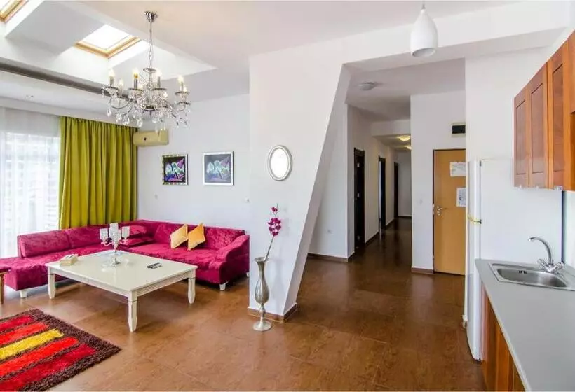 فندق Phoenicia Holiday Resort