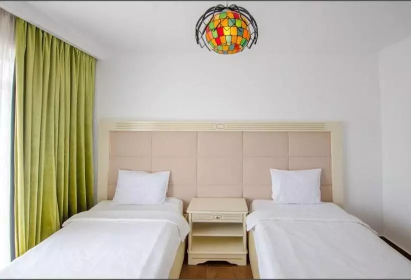 فندق Phoenicia Holiday Resort