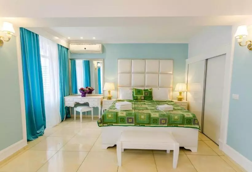 فندق Phoenicia Holiday Resort