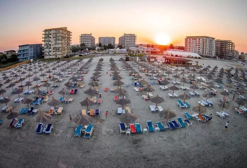 فندق Phoenicia Holiday Resort