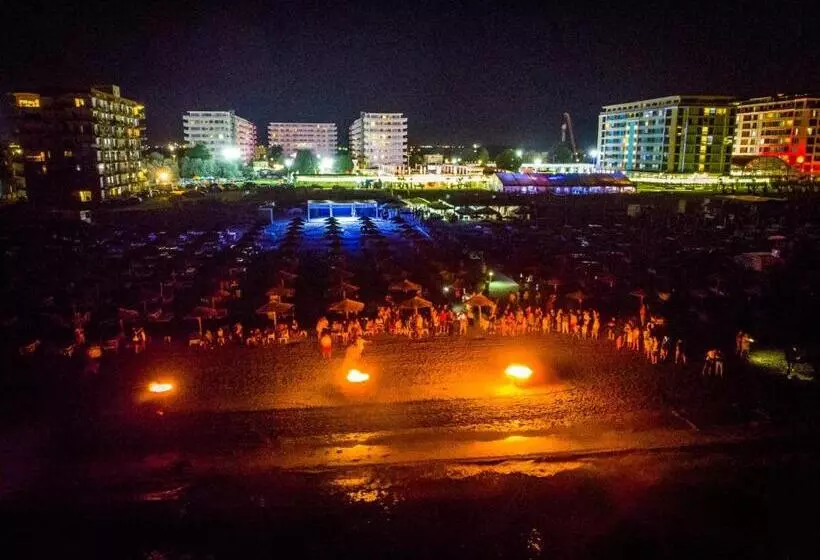 فندق Phoenicia Holiday Resort