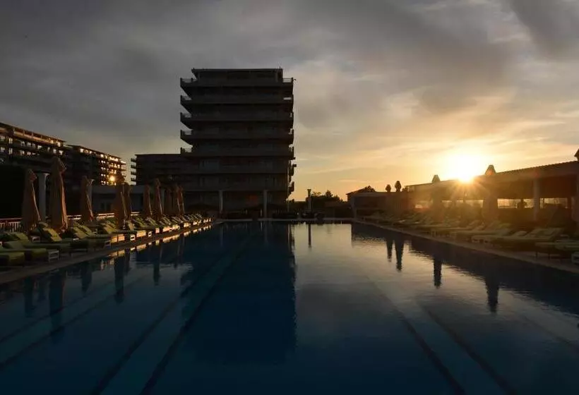 فندق Phoenicia Holiday Resort