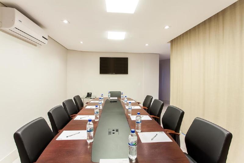 ホテル Esuites Belo Horizonte Minascasa