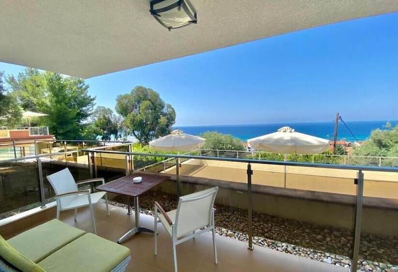 ホテル Greek Pride Cronwell Rahoni