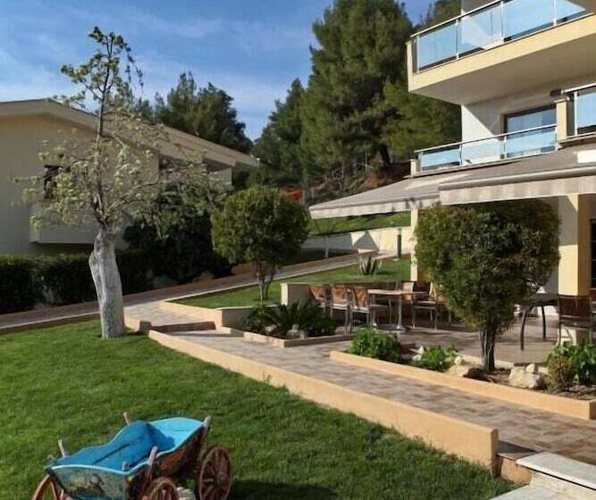 ホテル Greek Pride Cronwell Rahoni