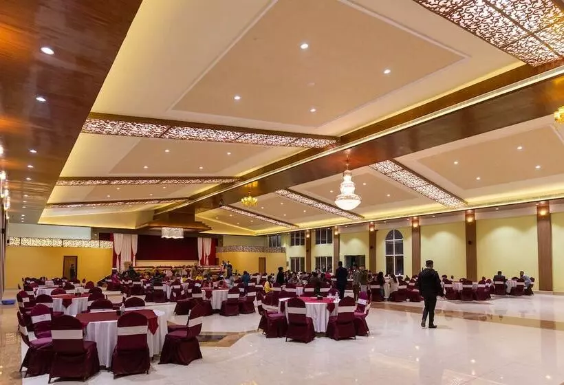 استراحتگاه Chitwan Midtown