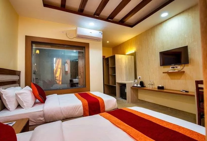 استراحتگاه Chitwan Midtown