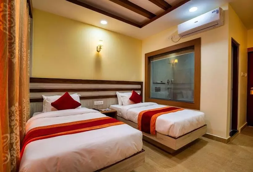 استراحتگاه Chitwan Midtown