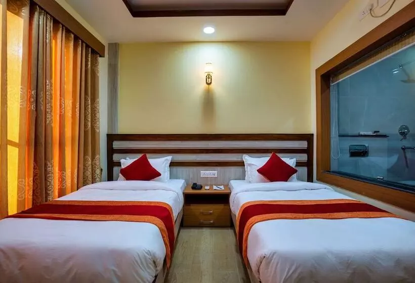 استراحتگاه Chitwan Midtown