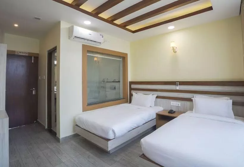 استراحتگاه Chitwan Midtown