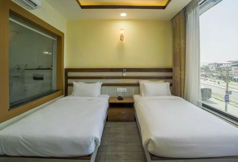 استراحتگاه Chitwan Midtown