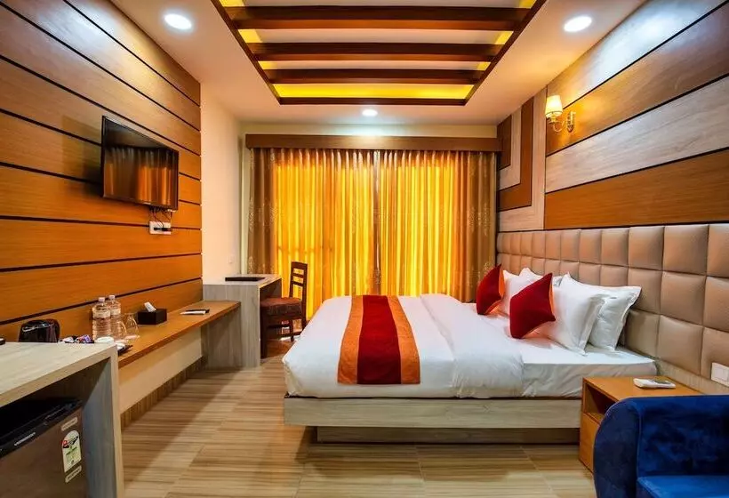 استراحتگاه Chitwan Midtown