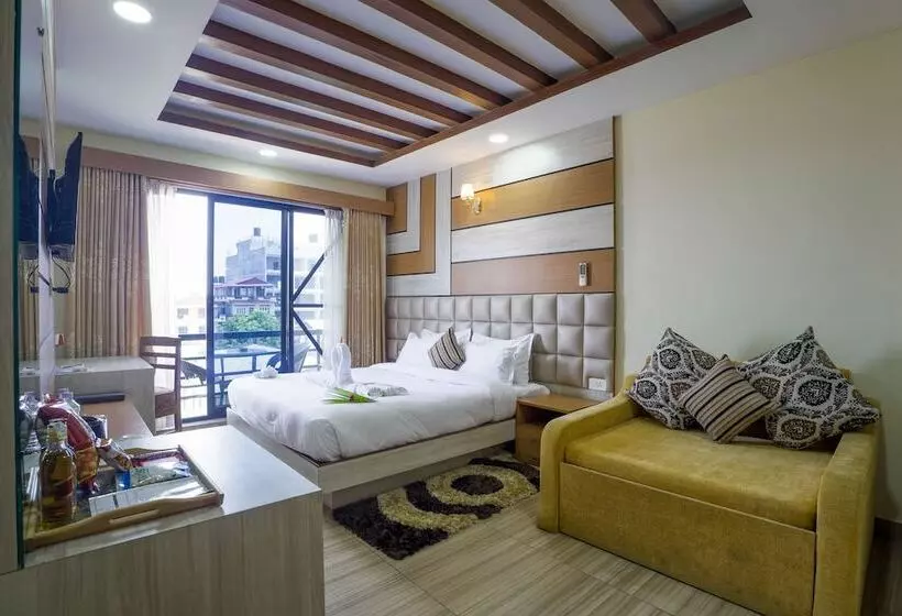 استراحتگاه Chitwan Midtown