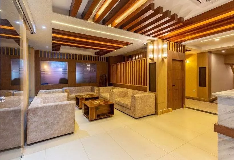 استراحتگاه Chitwan Midtown