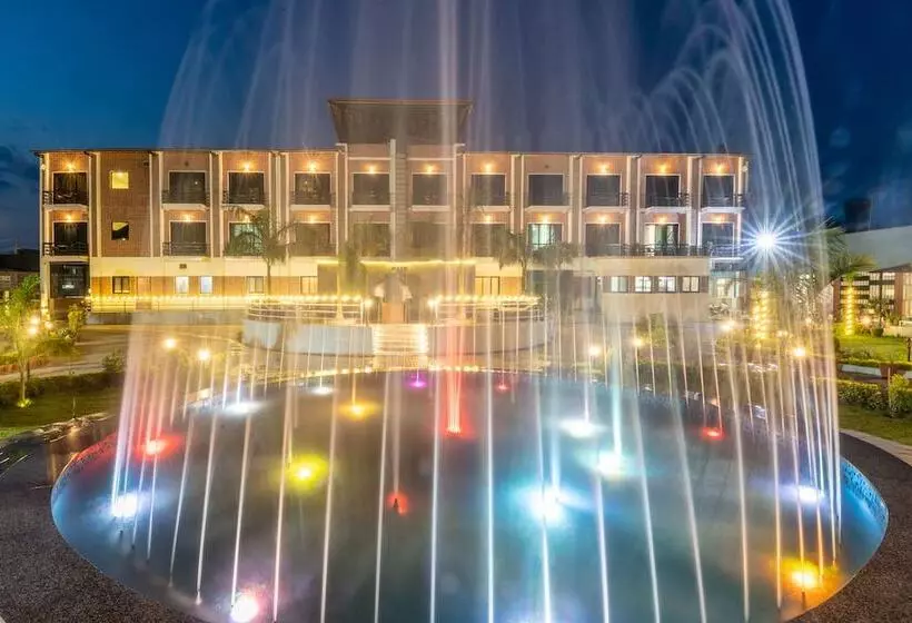 استراحتگاه Chitwan Midtown