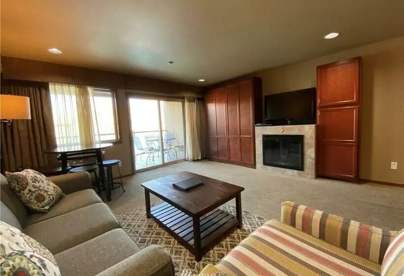 Grandview Lake Chelan  Waterfront View, Pool, Hot Tub, Golf, 1 Min To Downtown