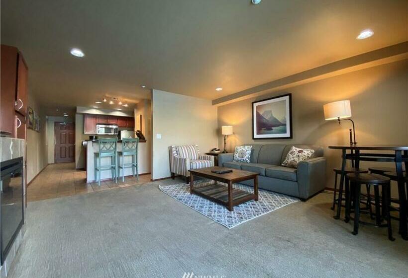 Grandview Lake Chelan  Waterfront View, Pool, Hot Tub, Golf, 1 Min To Downtown