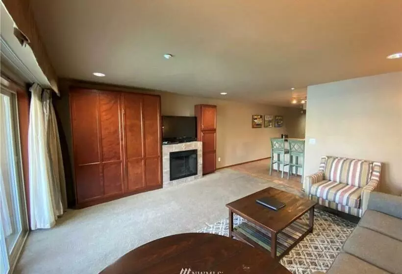 Grandview Lake Chelan  Waterfront View, Pool, Hot Tub, Golf, 1 Min To Downtown