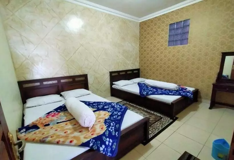 ペンション Villa Neza Sarangan