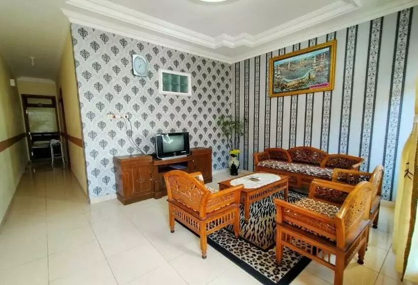 ペンション Villa Neza Sarangan