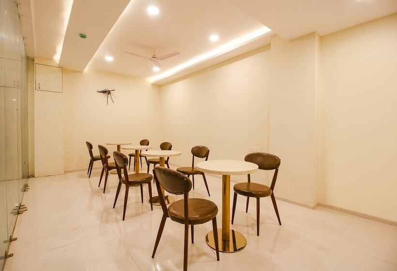 Fabhotel Divine Casa