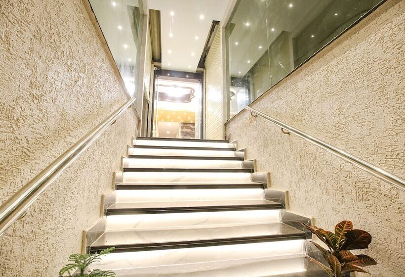 Fabhotel Divine Casa