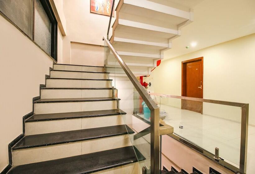 Fabhotel Divine Casa