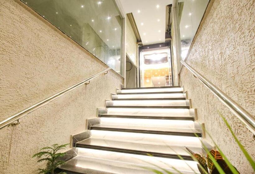 Fabhotel Divine Casa