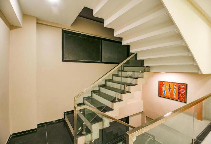 Fabhotel Divine Casa