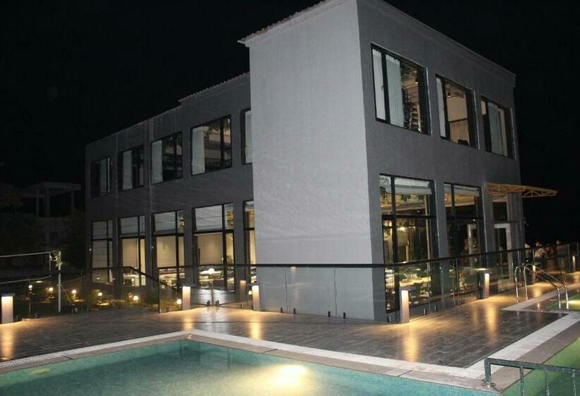 Paraiso Resort & Club