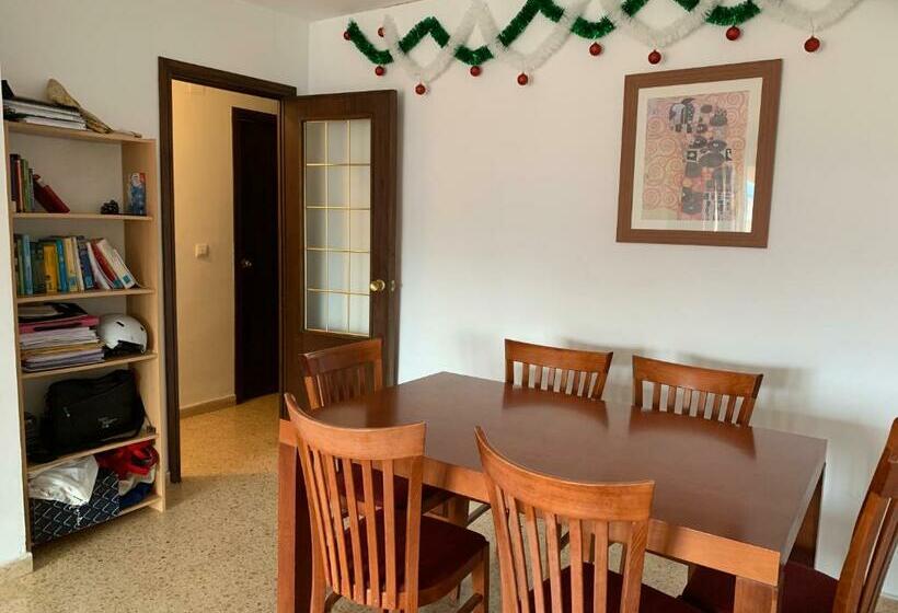 بنسيون Habitación Con Cama Doble, Piso Compartido En Avenida Blasco Ibáñez