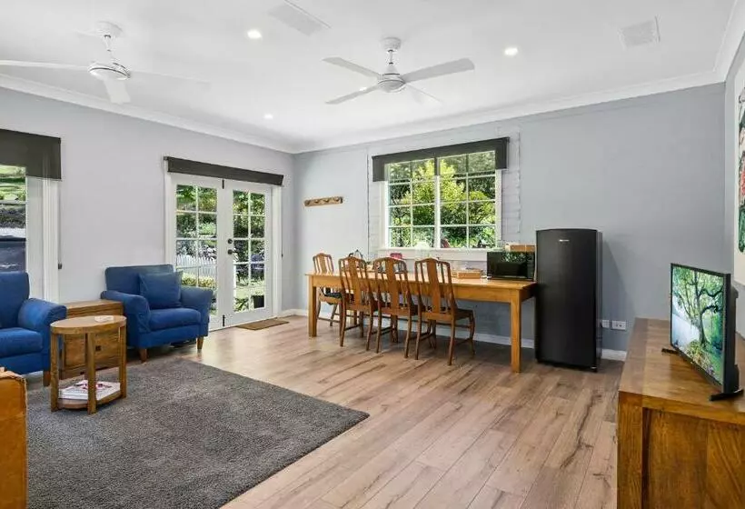 ユースホステル Lush And Charming Country Escape, Stunning Gardens