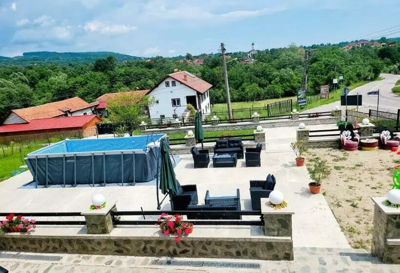 Majatalo Casa Dintre Munti