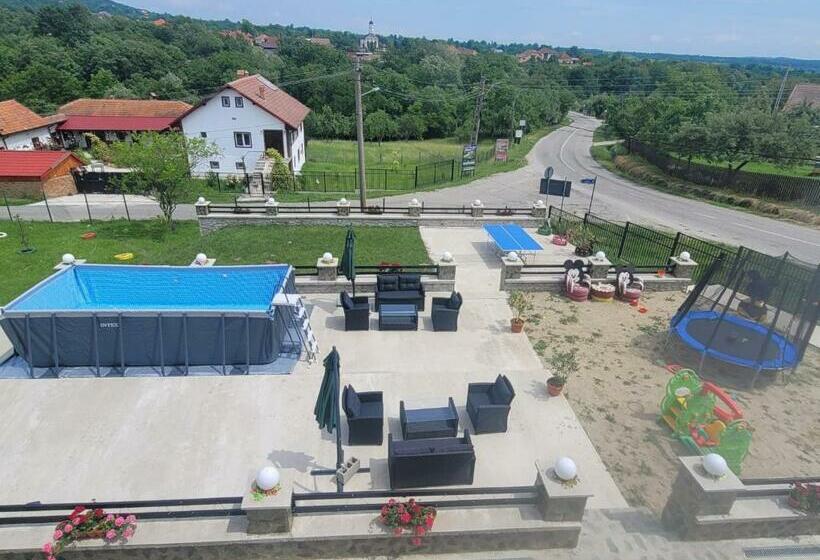 ペンション Casa Dintre Munti