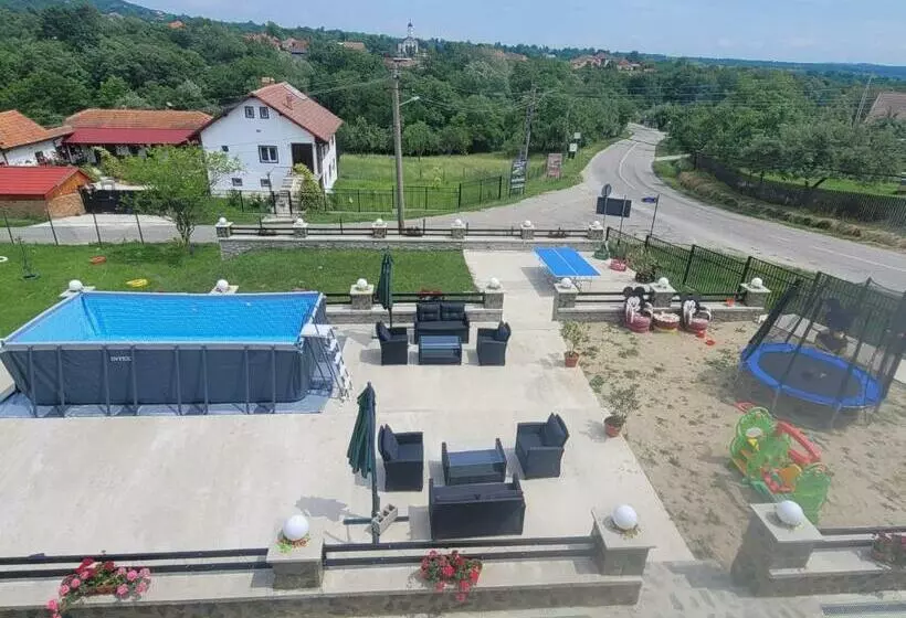 Majatalo Casa Dintre Munti