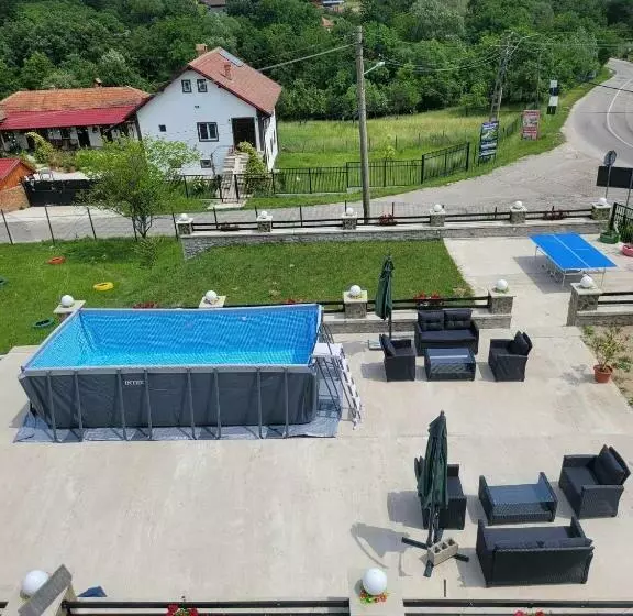 Majatalo Casa Dintre Munti