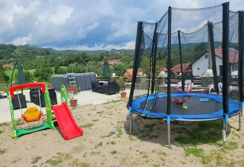 Majatalo Casa Dintre Munti