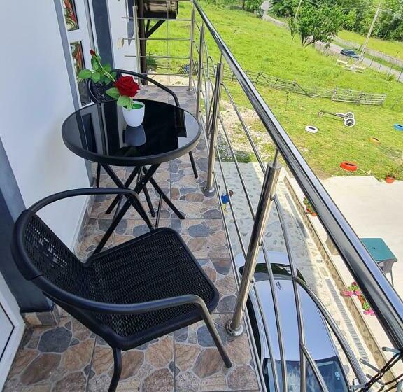 ペンション Casa Dintre Munti