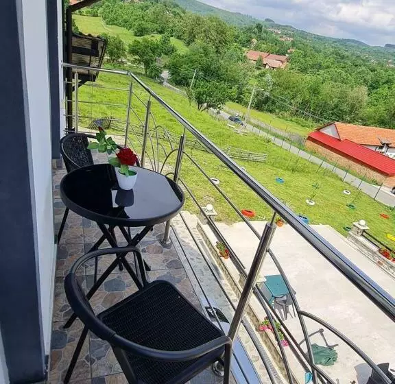 Majatalo Casa Dintre Munti