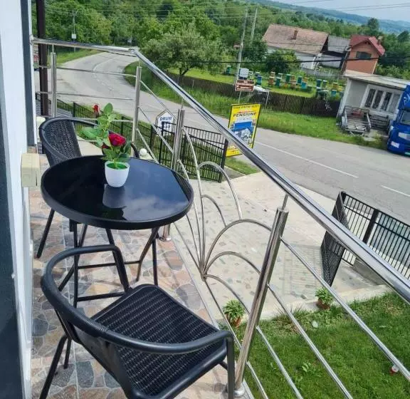 Majatalo Casa Dintre Munti